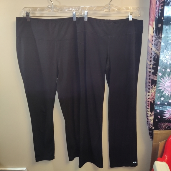 2 pairs of women's joggers - Picture 2 of 4